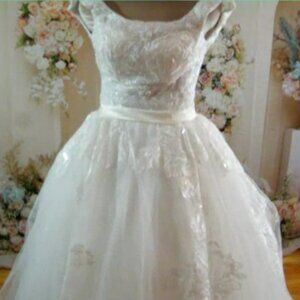 Wedding dress with Court train Size 00